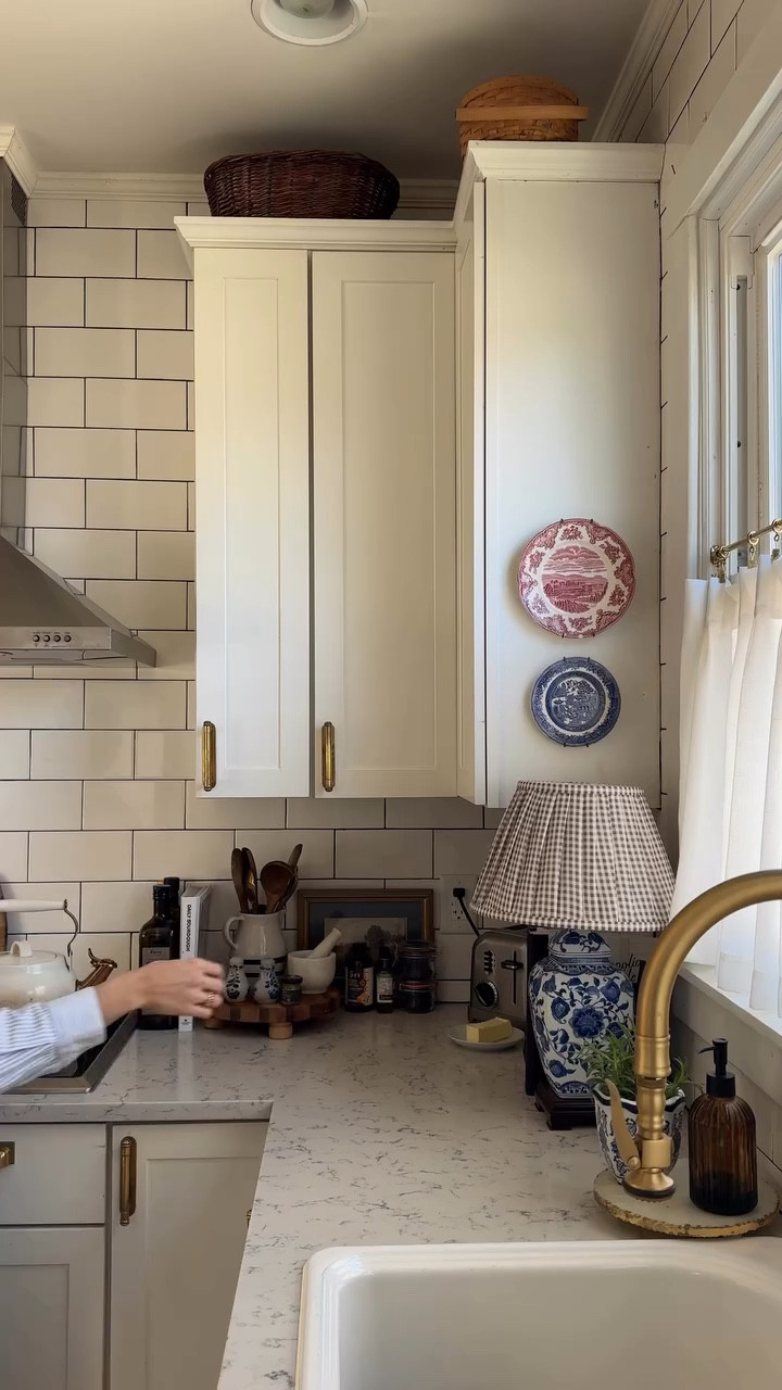 How is everyone fairing with daylight savings in full effect???

Honestly, that extra hour of light feels like a reset every year.

Comment SHOP for all my favorite kitchen and dining room finishes. Like my kitchen faucet, my café curtains, my teapot, and a few other things!

-

#MarchMoments #SlowLivingHome #CozyEveryday #SeasonalLiving #SimpleHomeLife

https://liketk.it/5YxzM