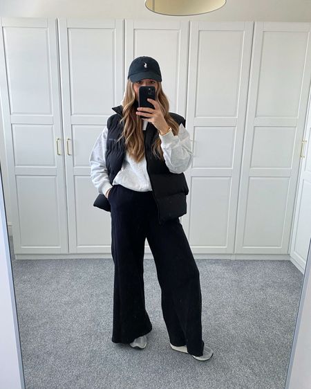 Ways to wear a gilet 🖤

Love these H&M wide leg joggers - they are so cosy! 



#LTKSeasonal #LTKGiftGuide #LTKstyletip