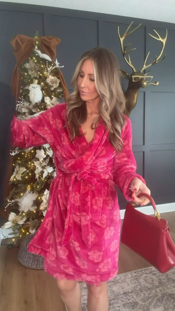 Holiday party outfit inspo, ornaments exchange, work Christmas party, girls night, date night, winter Amazon outfit, themominstylee

#LTKootd #LTKHoliday #LTKSeasonal