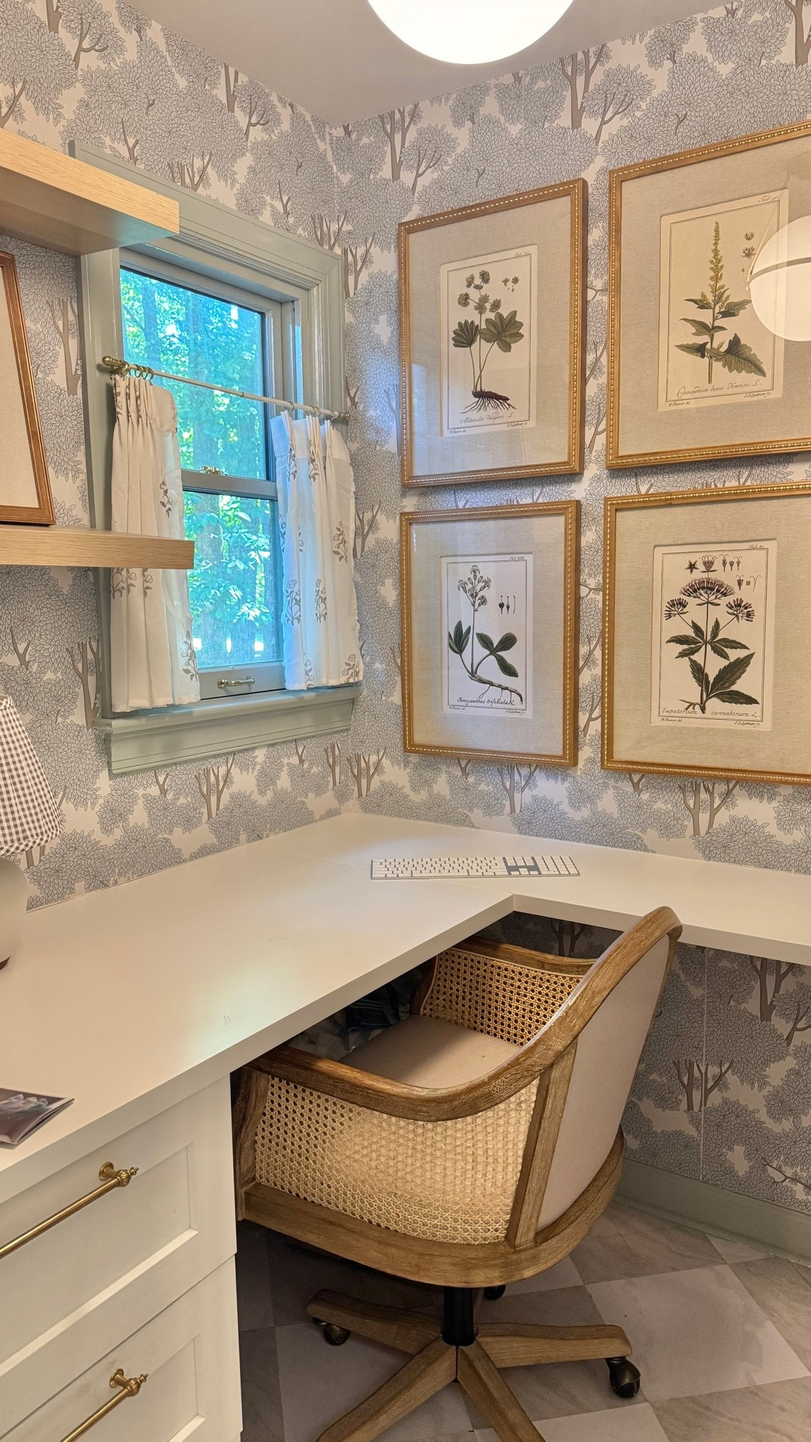 My office

Artwork, botanical print, wallpaper, Grandmillennial, desk chair