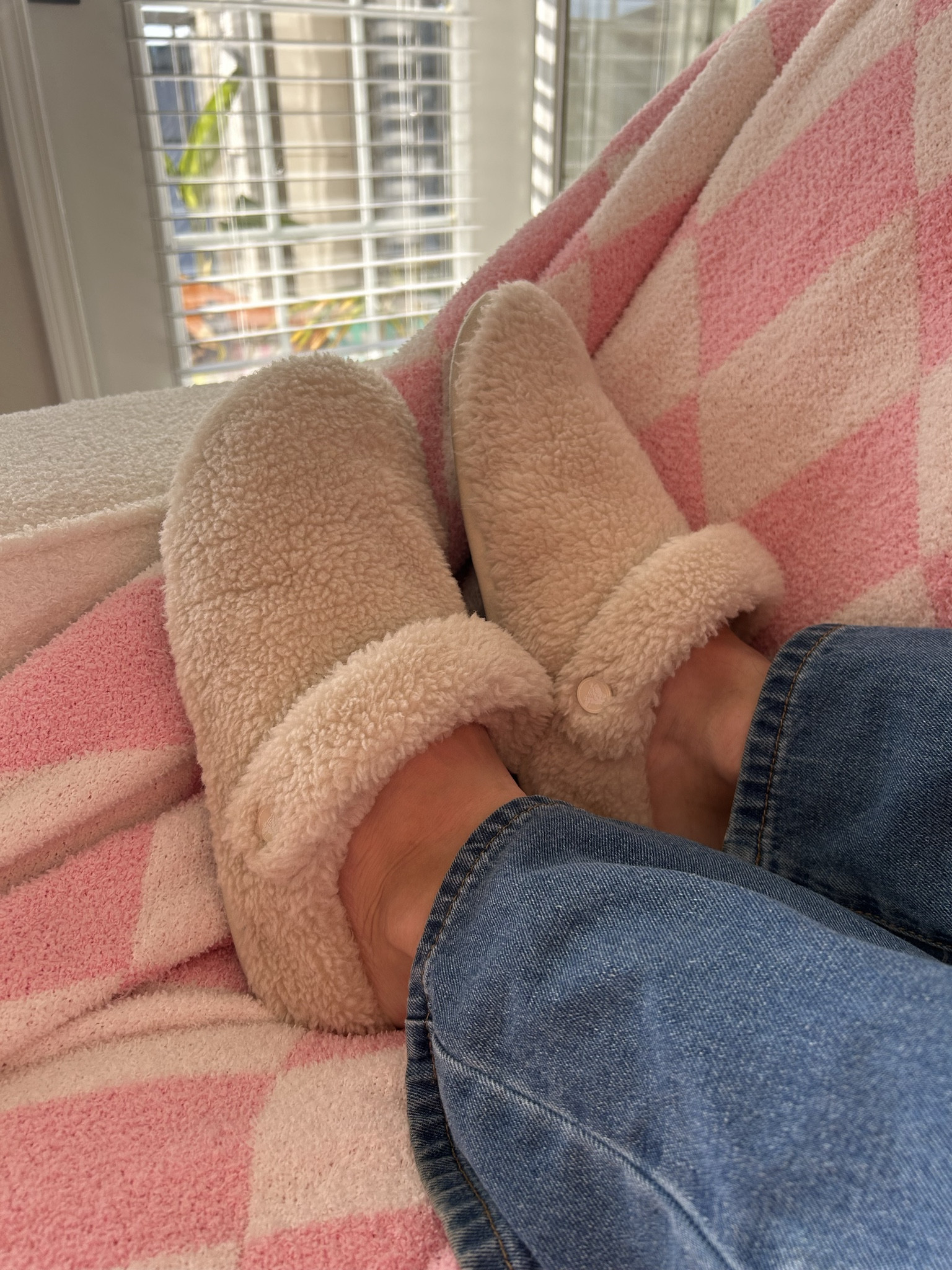 the coziest slippers☁️🤍✨

#LTKShoeCrush #LTKGiftGuide #LTKSeasonal