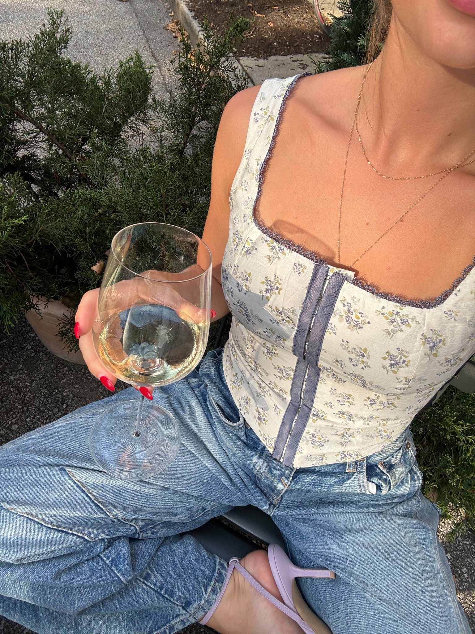 Dreamy lil corset top and barrel jeans combo for date night 🍷