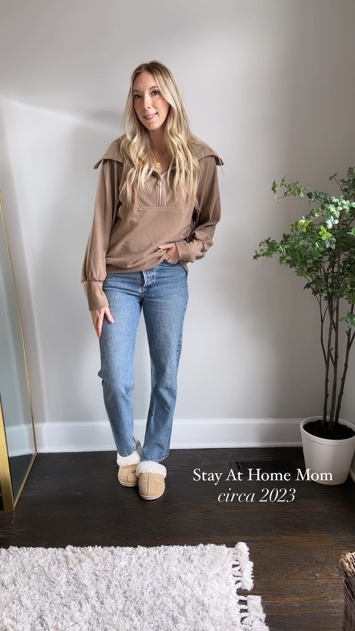 Casual outfit ideas for stay at home moms or working from home. 90s loose fit jeans outfit ideas 



#LTKFind #LTKstyletip #LTKSeasonal
