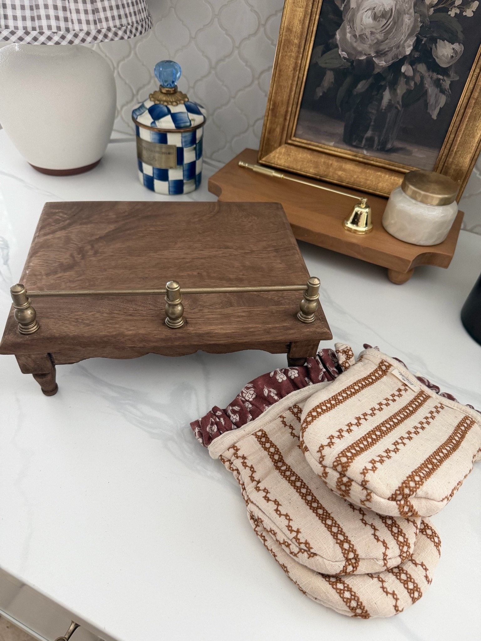 Adore this bookstand and these potholders for my fall kitchen 🤎🍂