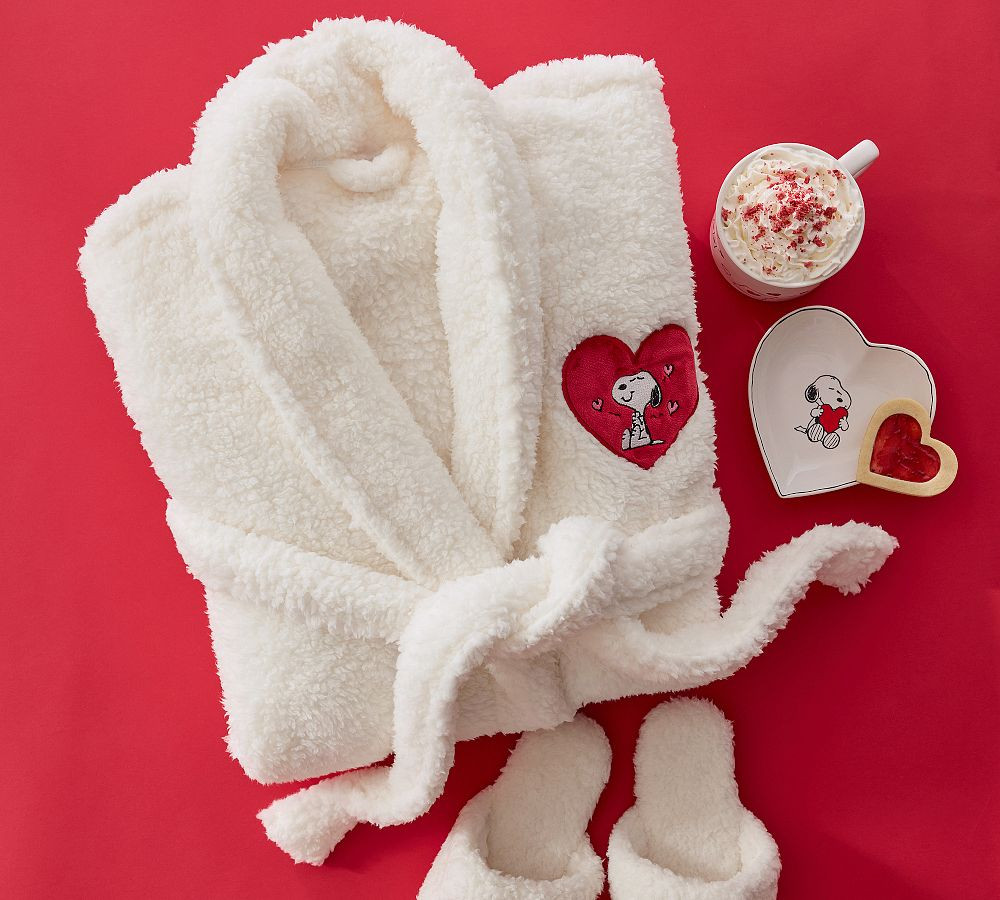 Peanuts Snoopy™ Hearts Robe | Pottery Barn (US)