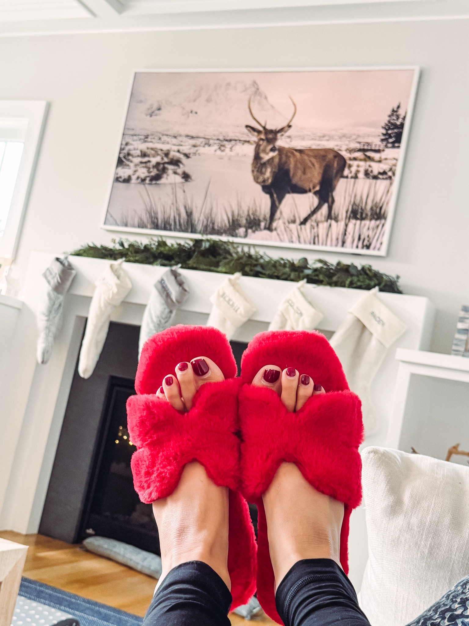 Just a little obsessed with my new slippers for the holidays 🤩




#LTKGiftGuide #LTKFindsUnder50 #LTKHoliday