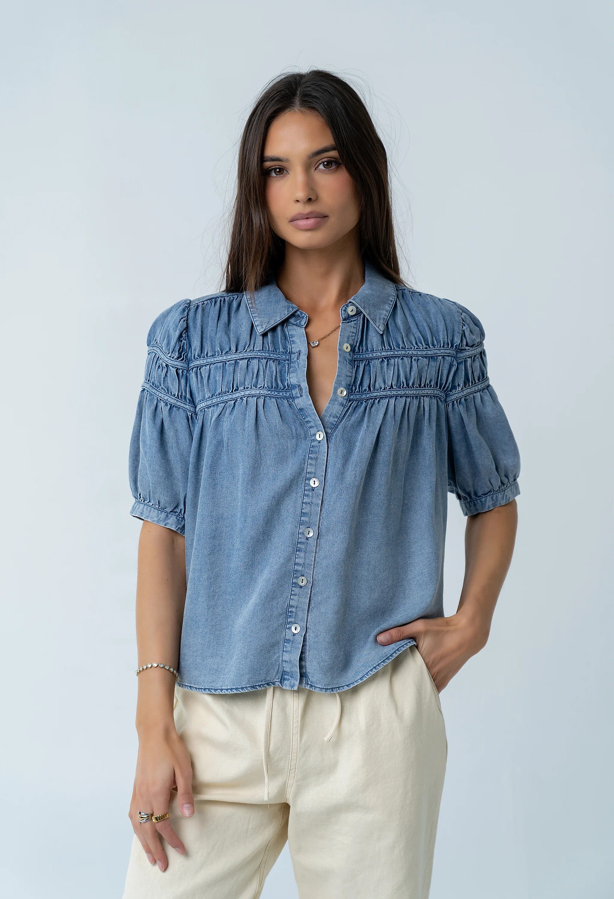 Whitney Button Up Blouse in Medium Wash | Böhme US