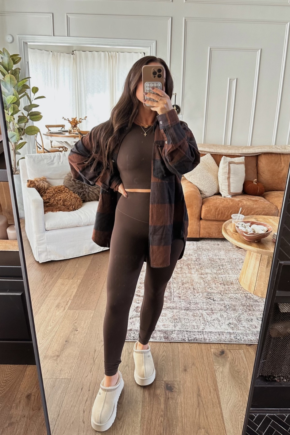 This dark brown matching set is gorgeous! 

Flannel 
Fall outfit 
Fall style 
UGGS 
Activewear 
Fitness 

#LTKStyleTip #LTKActive #LTKFitness