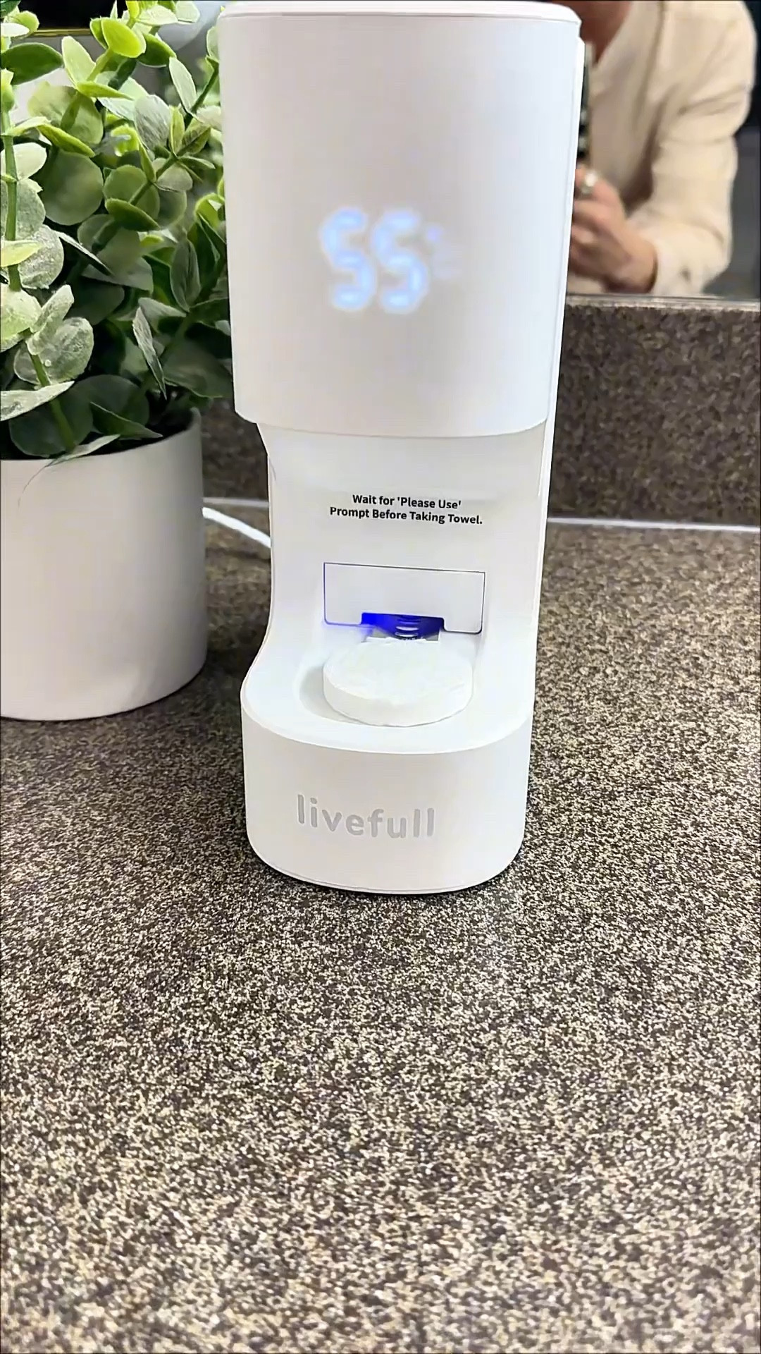 This hot face towel heater machine gives you a warm, steamy towel in seconds, just like the spa. It’s such a simple step, but it completely changes your nighttime skincare routine.

Warm towels help open pores, remove makeup easier, and help your skincare absorb better, but for me it’s really about the feeling. After a long day, this is like a mini spa moment at home.

• #nighttimeroutine
• #skincareroutine
• #spaathome
• #selfcareroutine
• #beautygadgets