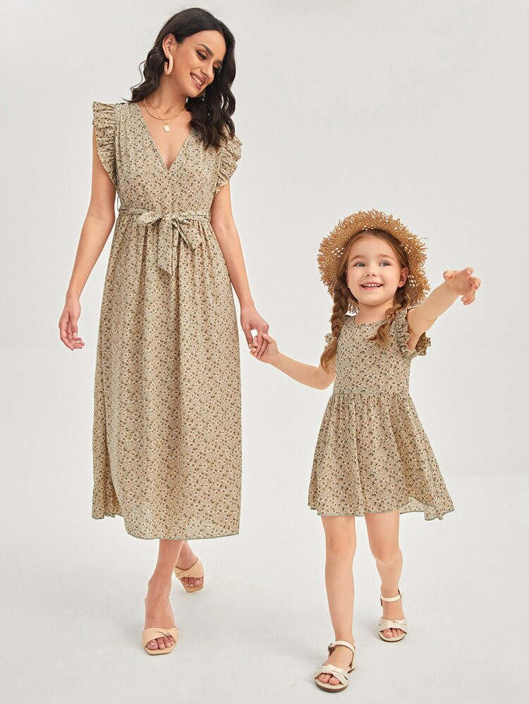Toddler Girls 1pc Ditsy Floral Flutter Sleeve Dress | SHEIN