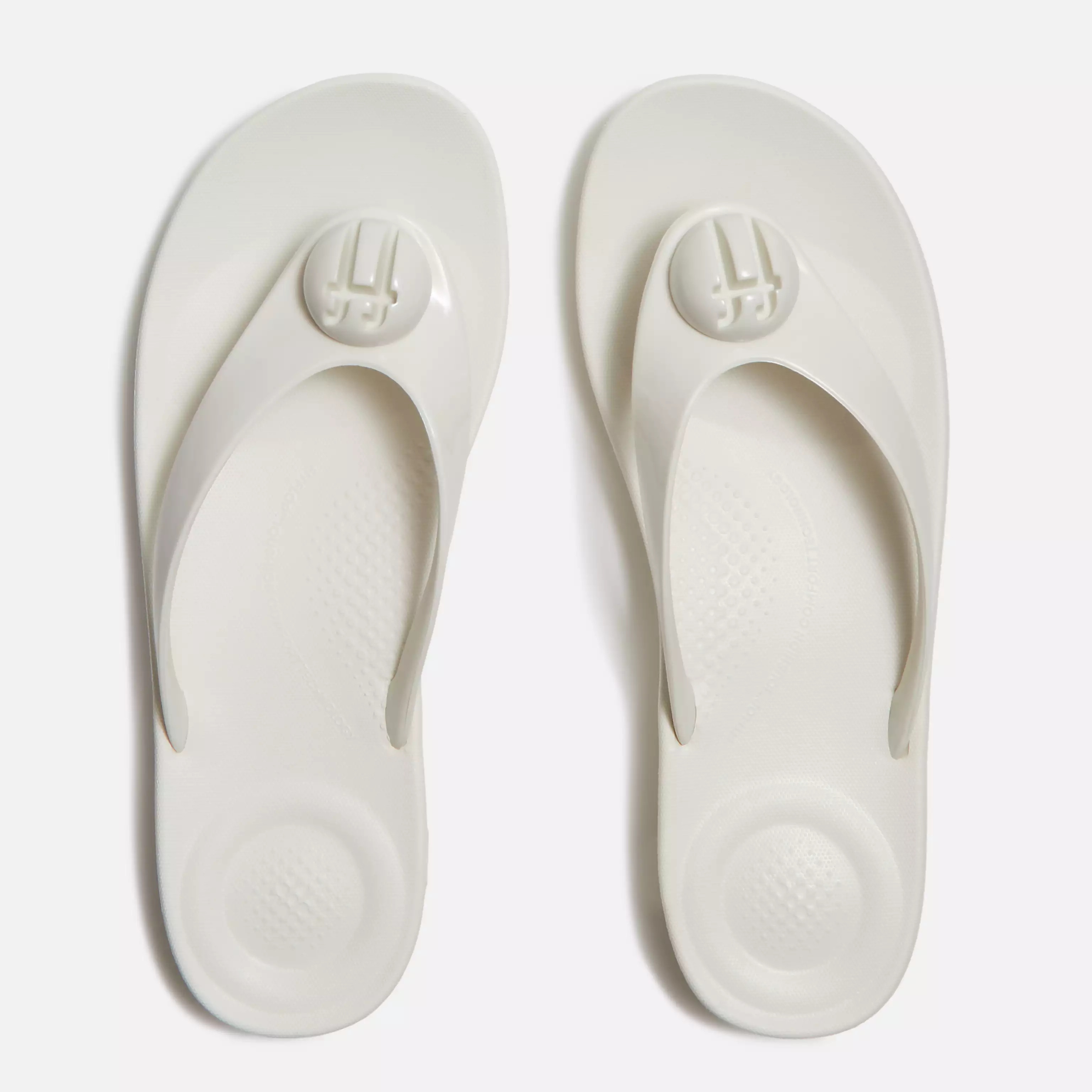 IQUSHION Glossy-Button Flip-Flops | FitFlop (UK)