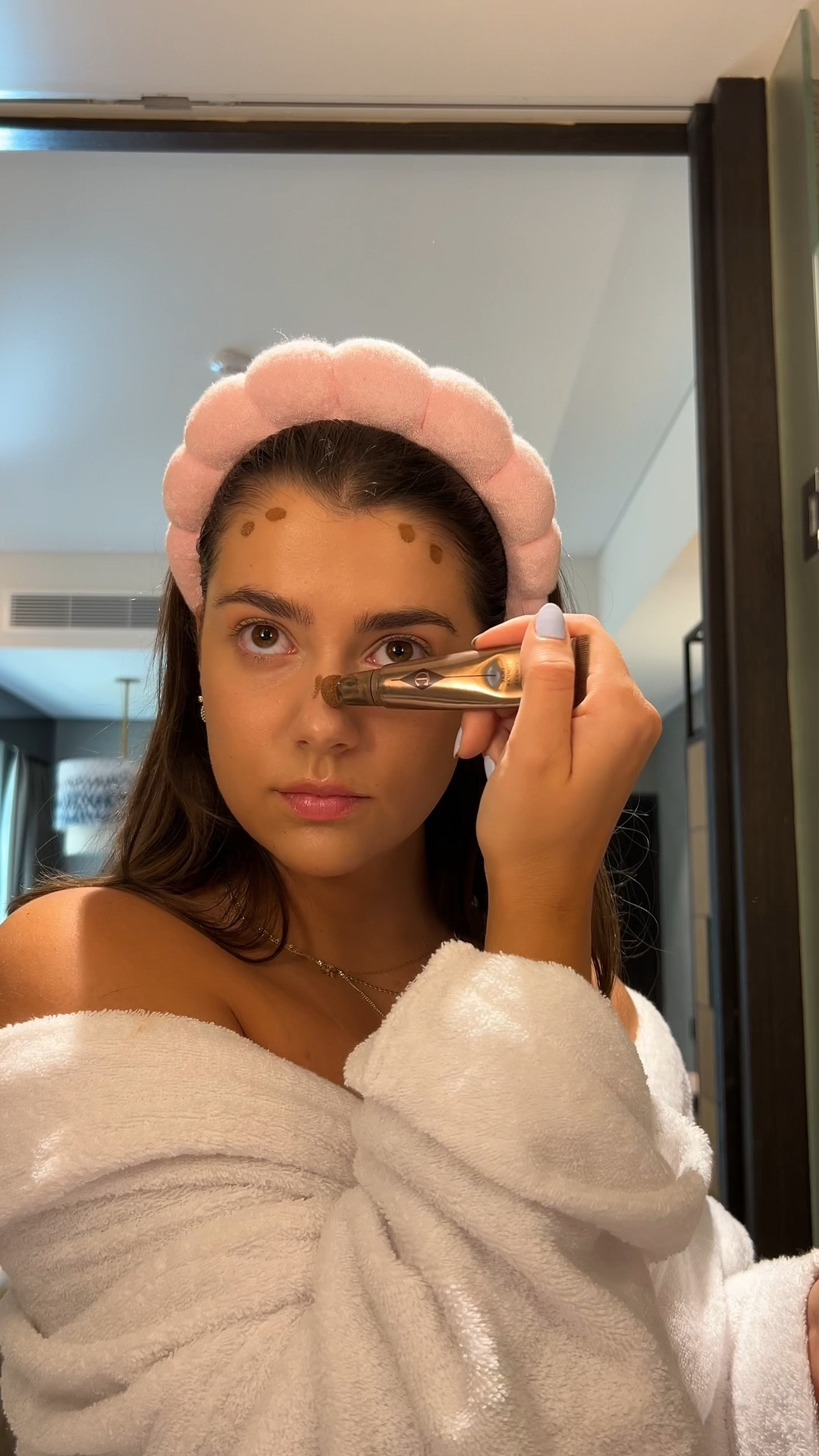 my go to makeup routine 💋

shades
foundation: 6 neutral - summer 
concealer: 4 Fair
contour: light to medium 
highlighter: spotlight
blush: hope
eyebrow pencil: 4 warm deep brown
setting powder: translucent 1-2

#LTKVideo #LTKaustralia #LTKbeauty