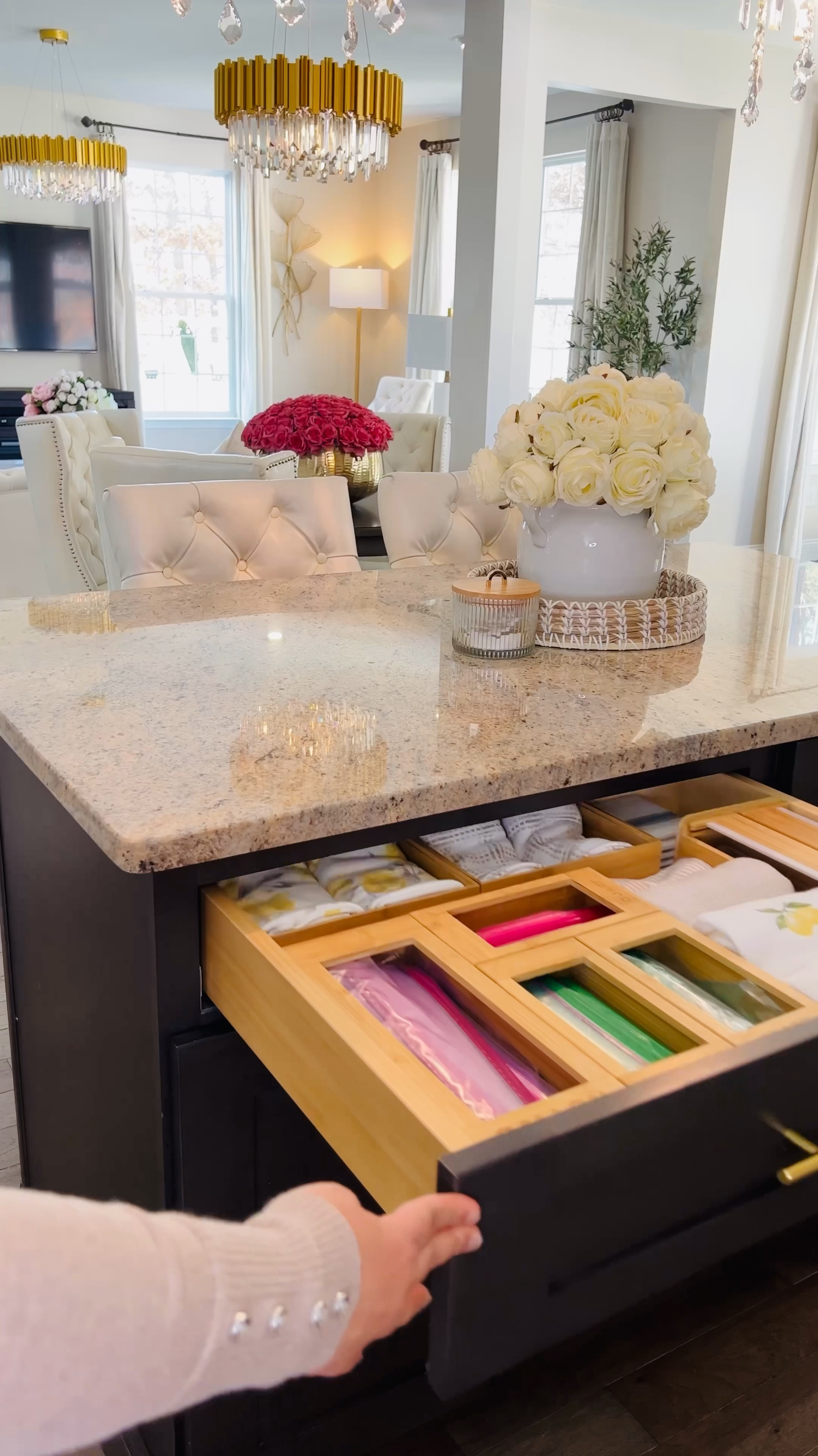 Let’s start the new year fresh by decluttering and organizing your home! Starting with the heart of the home, the kitchen. These Ziploc organizers along with my foil and plastic wrap dispenser is a game changer!

Amazon finds 
Amazon kitchen gadgets 
Kitchen organization 
Kitchen Ziploc organizers 
Plastic and foil dispenser 
Amazon drawer organizers 

#LTKSeasonal #LTKFind #LTKhome