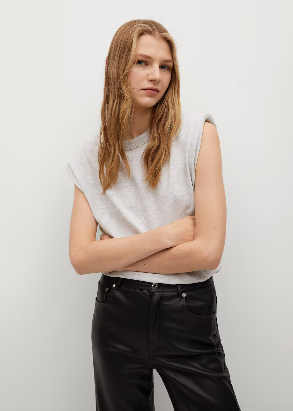 Shoulder pad t-shirt | MANGO (US)