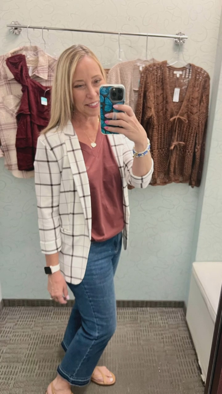 Fall new arrivals at Maurice’s. Check out what is trending this fall!

Blazer
Tie front sweater 
Tiered wine blouse top 
Fall kimono
Soft tee
White long sleeve peplum blouse 
Crochet sweater open front
Plaid button up 

#LTKautumn #LTKWorkwear #LTKOver40