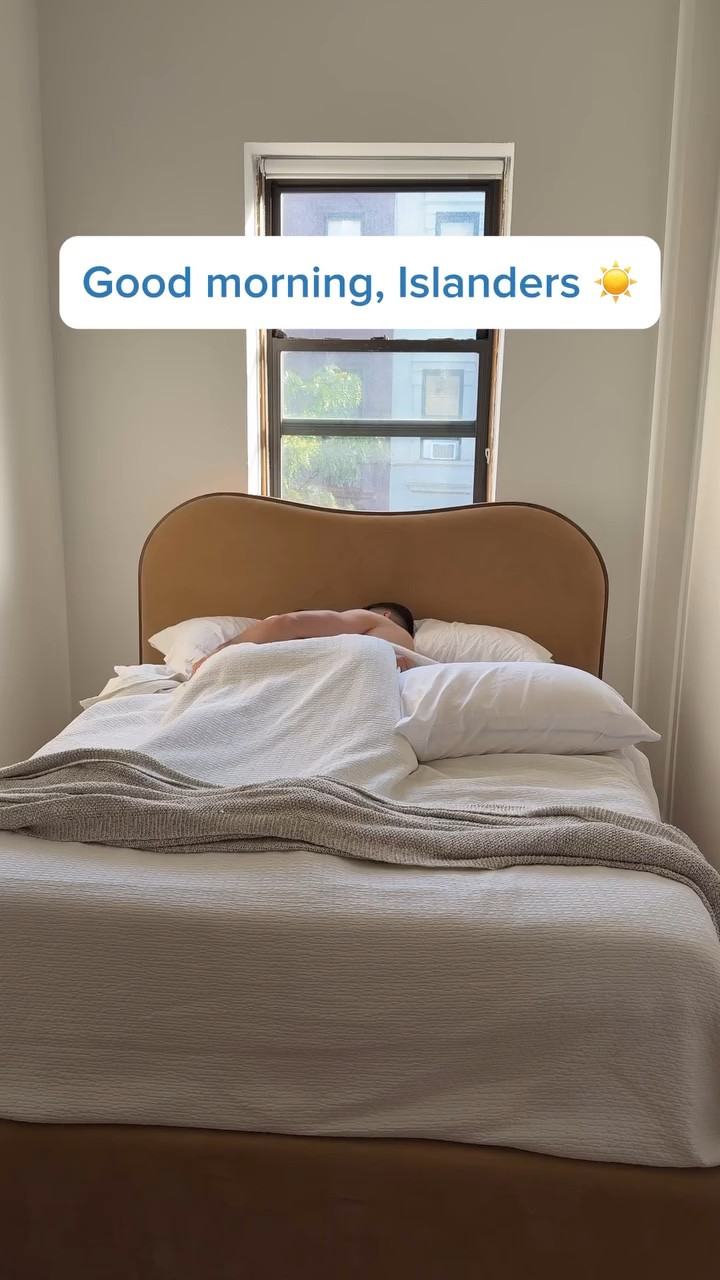 Good morning, Islanders! ☀️ Emilio and Aniessa have woken up more in love than ever in the villa. In this episode, Emilio is truly going the extra mile to keep Aniessa closed off, and it’s clear that they’re America’s Sweethearts. Don’t forget to vote for your favorite couple tonight! ❤️‍🔥

#loveisland #loveislandusa #confessional #fyp #viral #amayapapaya #peacock