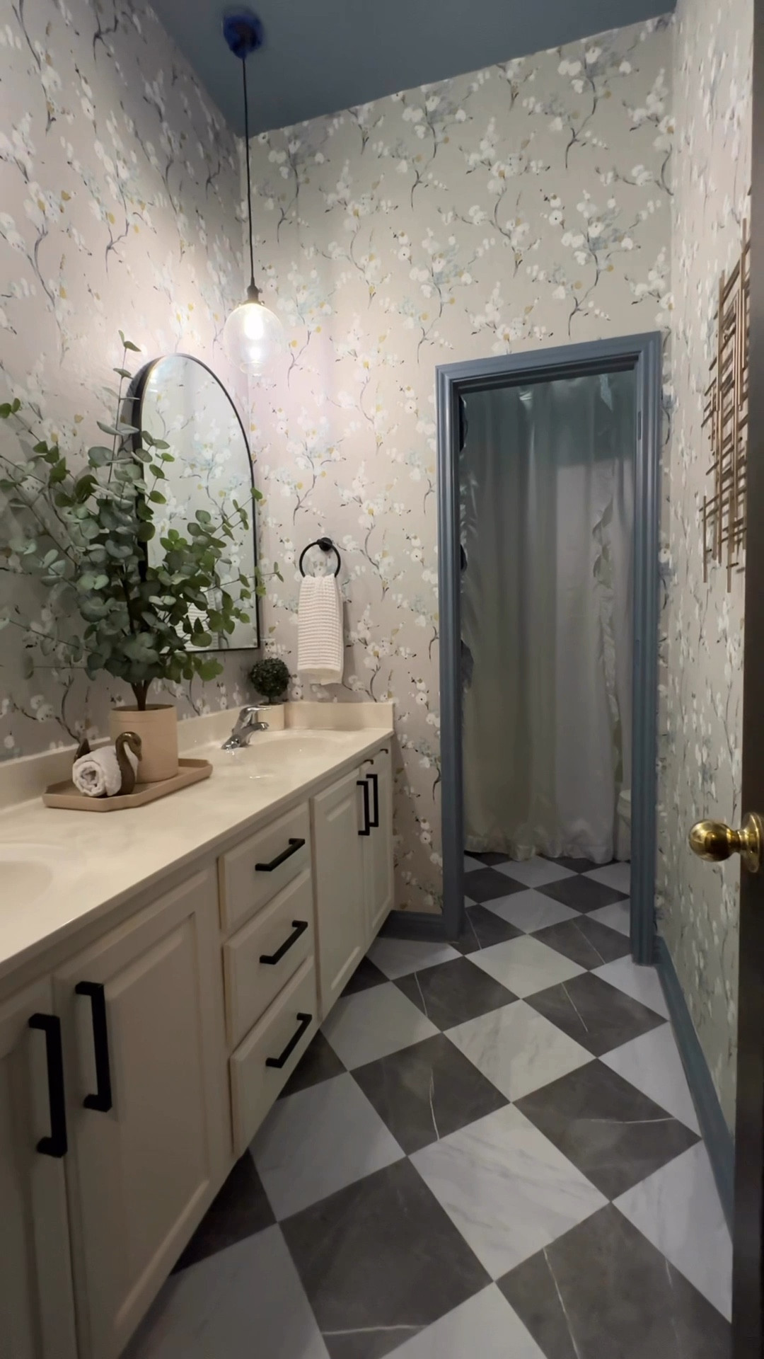 an artist in my own world! 🎨🖌️

#LTKHome #LTKSeasonal #LTKSaleAlert