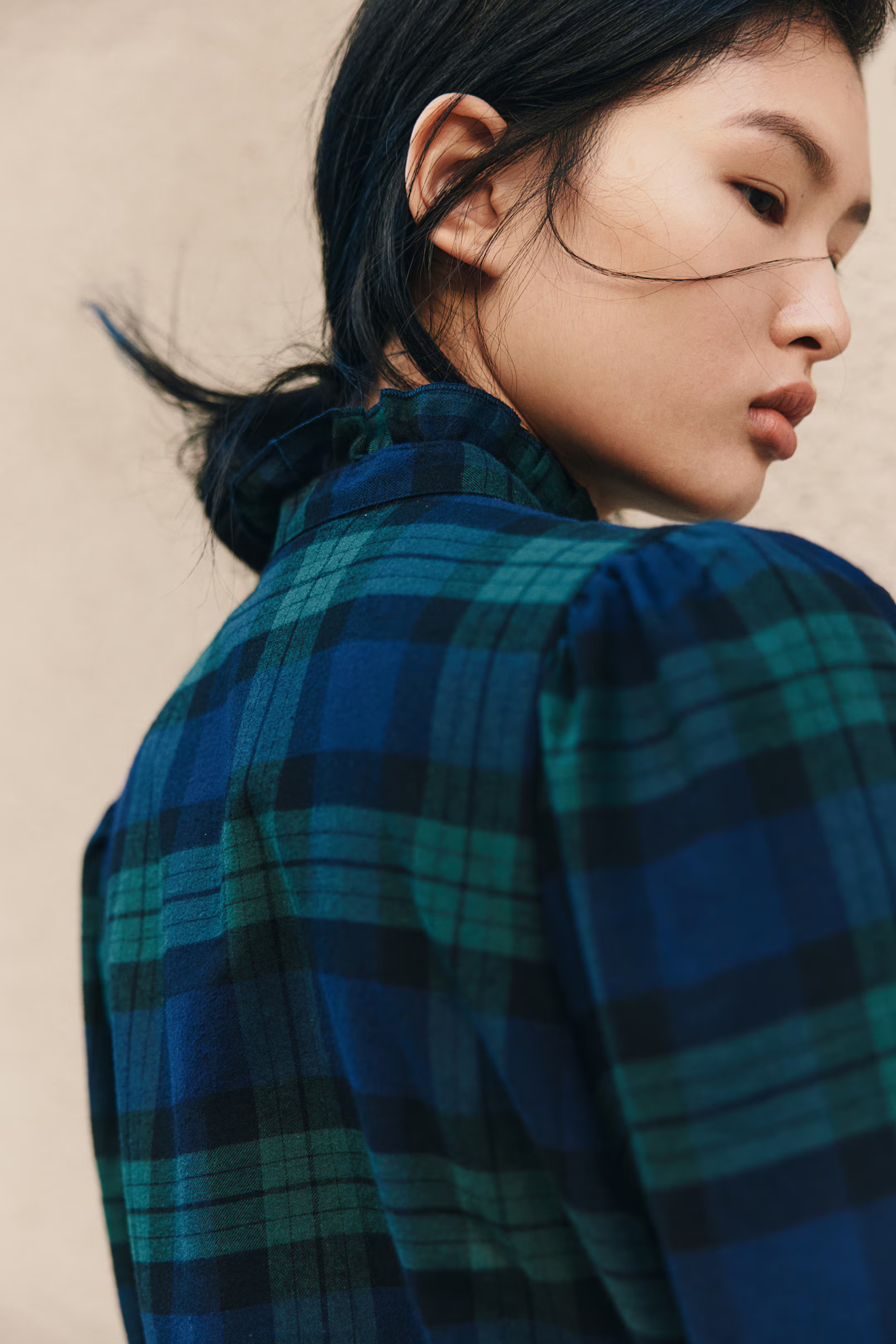 Ruffle-Trimmed Twill Blouse - Dark blue/green plaid - Ladies | H&M US | H&M (US + CA)