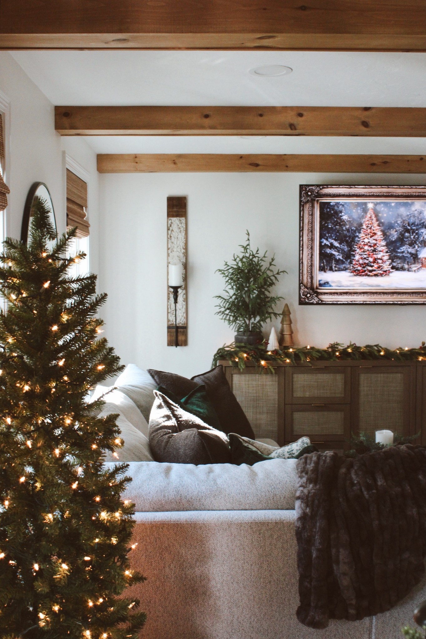 Family room capture 🎄😍

#LTKHome #LTKSeasonal #LTKHoliday
