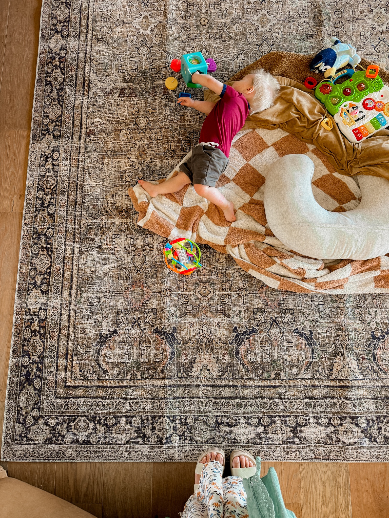 Living Room Rug


#LTKFindsUnder50 #LTKHome #LTKFindsUnder100