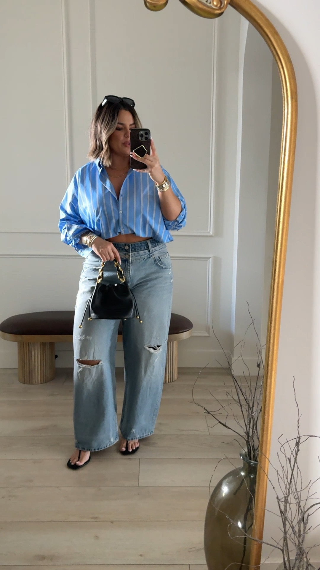 Jeans sized down to a 10 and they are still a baggy fit 
Top L 
Heels size up 
#spring #chic #ootd #midsize #zara #baggy #jeans #denim 