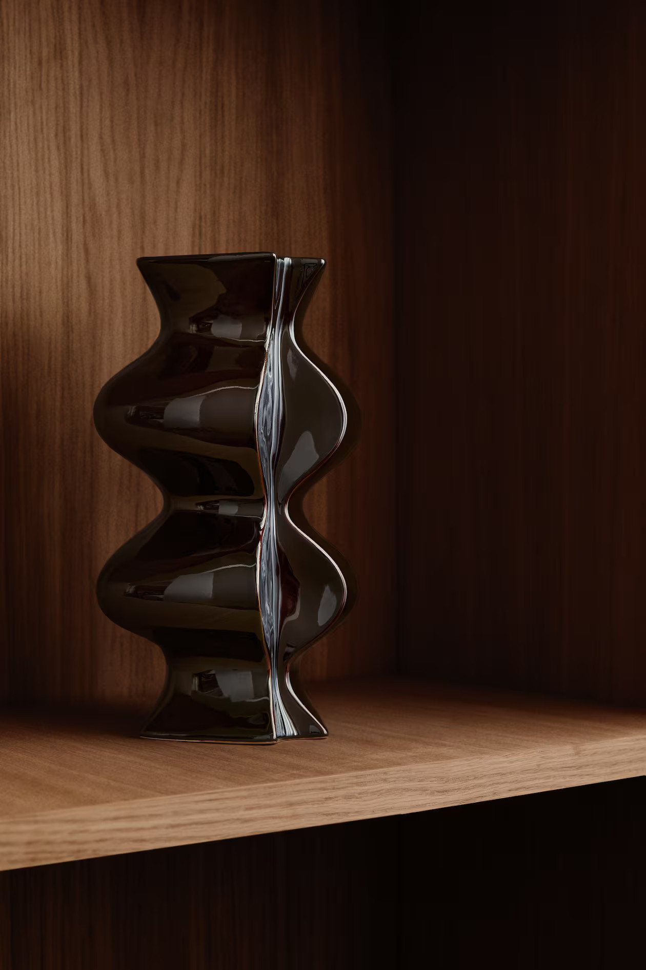 Large stoneware vase | H&M (UK, MY, IN, SG, PH, TW, HK)