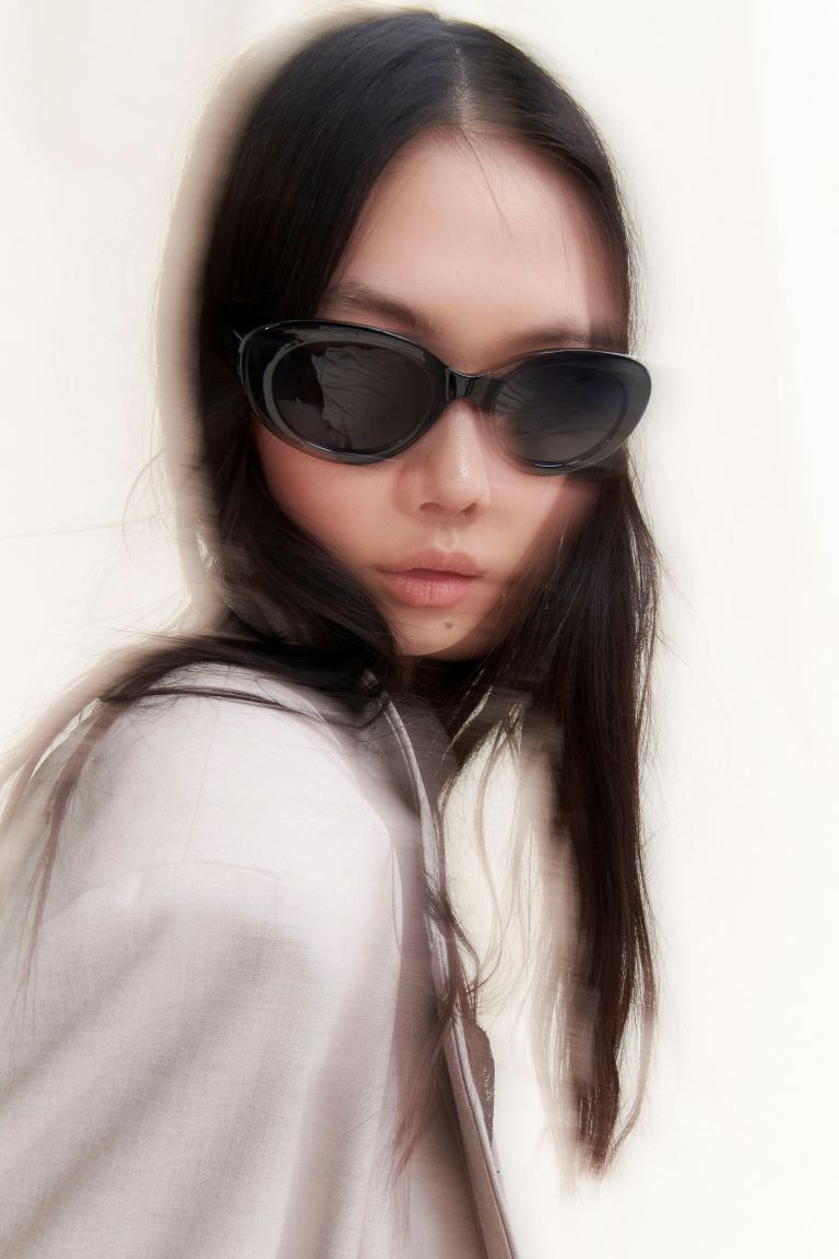 Oval sunglasses - Black - Ladies | H&M GB | H&M (UK, MY, IN, SG, PH, TW, HK)