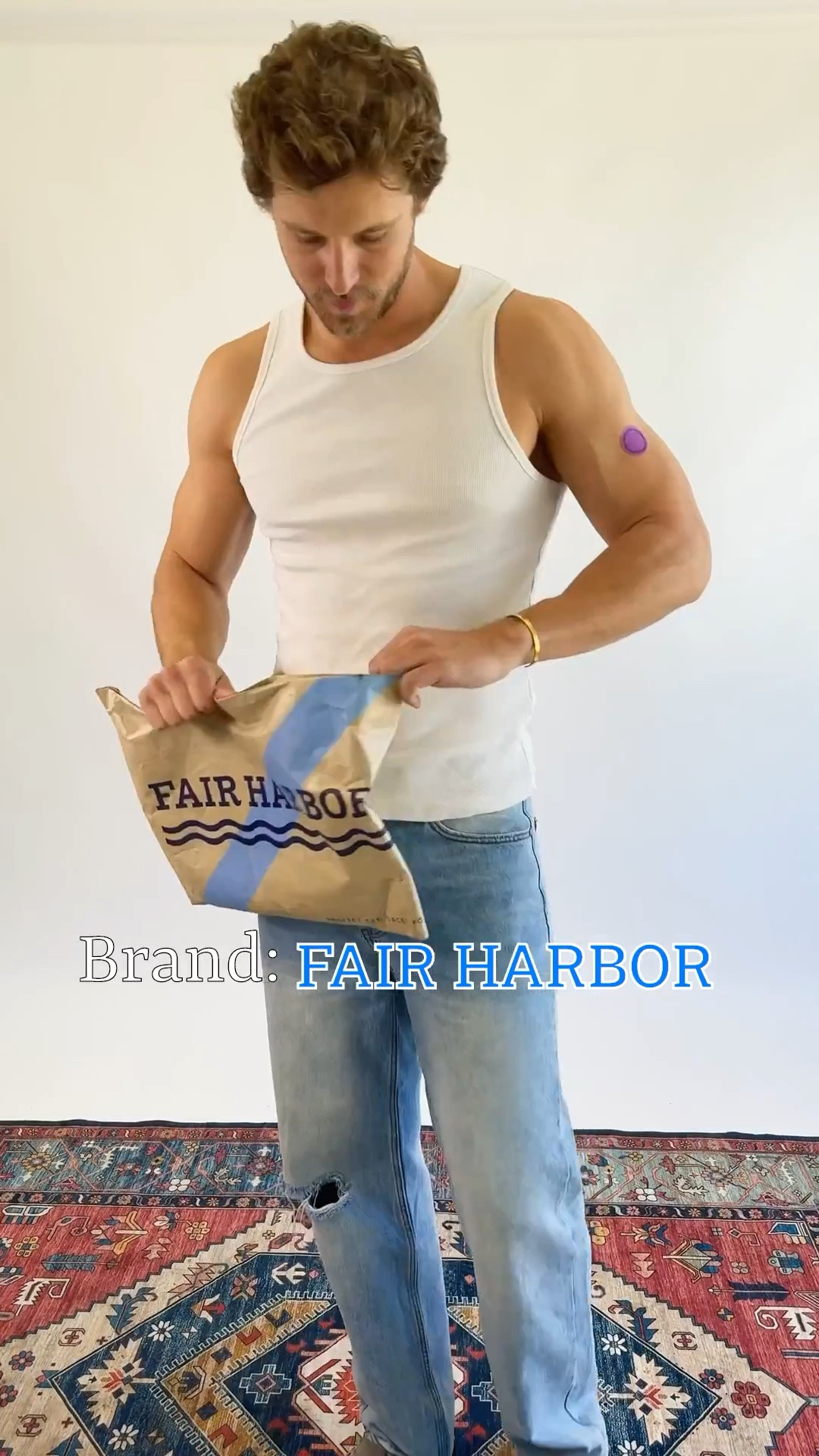 Brand: FAIR HARBOR
My take: love the brand’s commitment to sustainability. The quality of the hoodie is really solid, soft and light. A little on the preppy side, if that’s what you’re into. Sort of like a more pretty Faherty. 8.5/10.

#LTKWatchNow #LTKMens #LTKGiftGuide