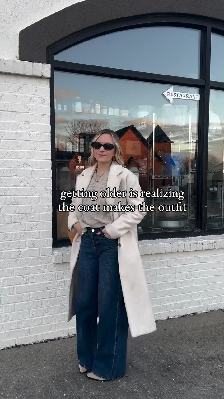 Used to run to the bars w/ no coat in subzero temperatures 😅 and look where we are now lol 

Obsessed with these jeans and sweater from H&M! 


#fallwardrobe #fallstyle #fallfashion #layeringseason #lookoftheday #stylereels

#LTKFindsUnder50 #LTKStyleTip #LTKSeasonal