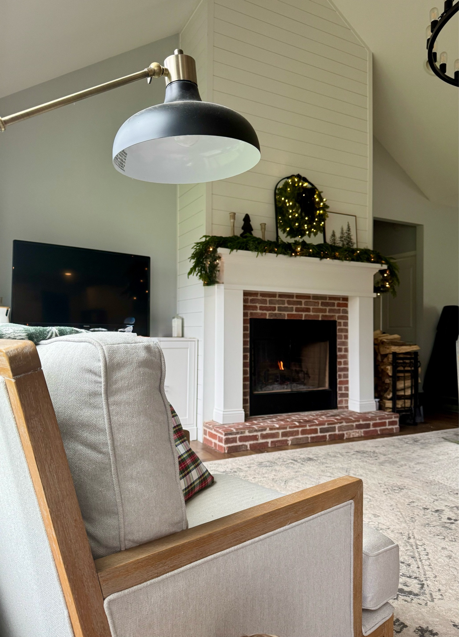 Cozy holiday vibes in your living room! 

#LTKSeasonal #LTKHome #LTKHoliday