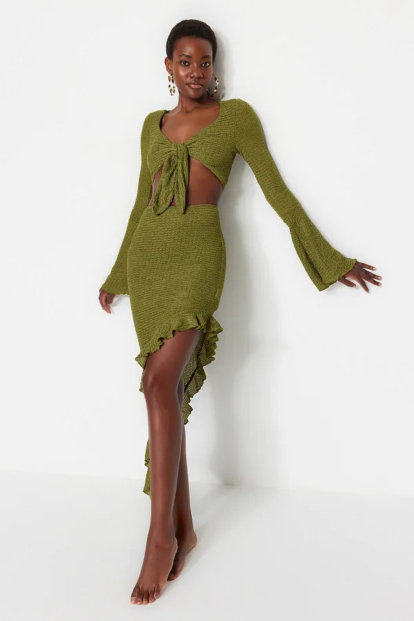 Trendyol Collection Grünes, tailliertes Blusenrock-Set mit gewebten Rüschen TBESS23AU00040 | Trendyol DE