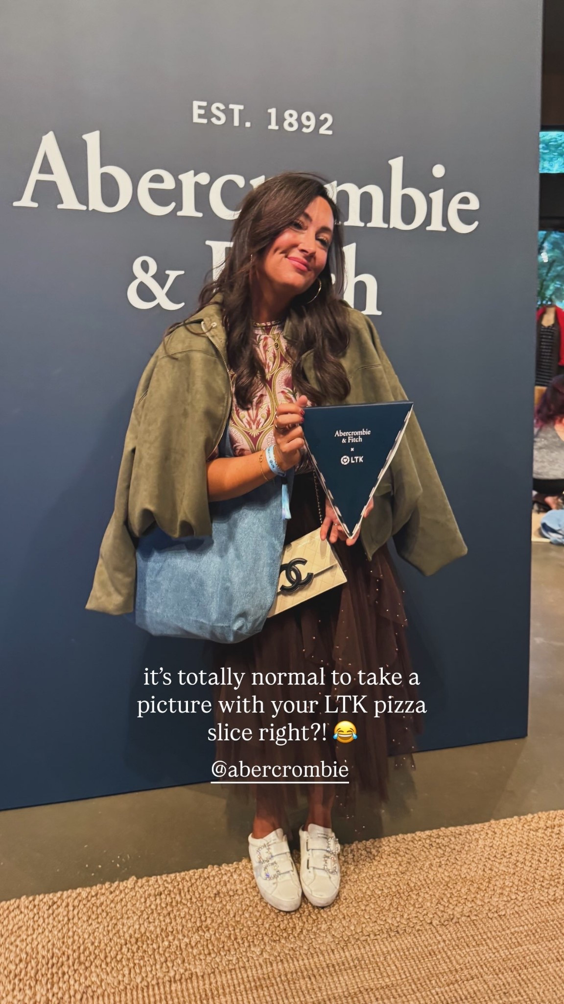 it’s totally normal to take a picture with your LTK pizza slice right?! 😂 @abercrombie outfit from LTKCon last night!

#LTKootd #LTKSeasonal #LTKCon