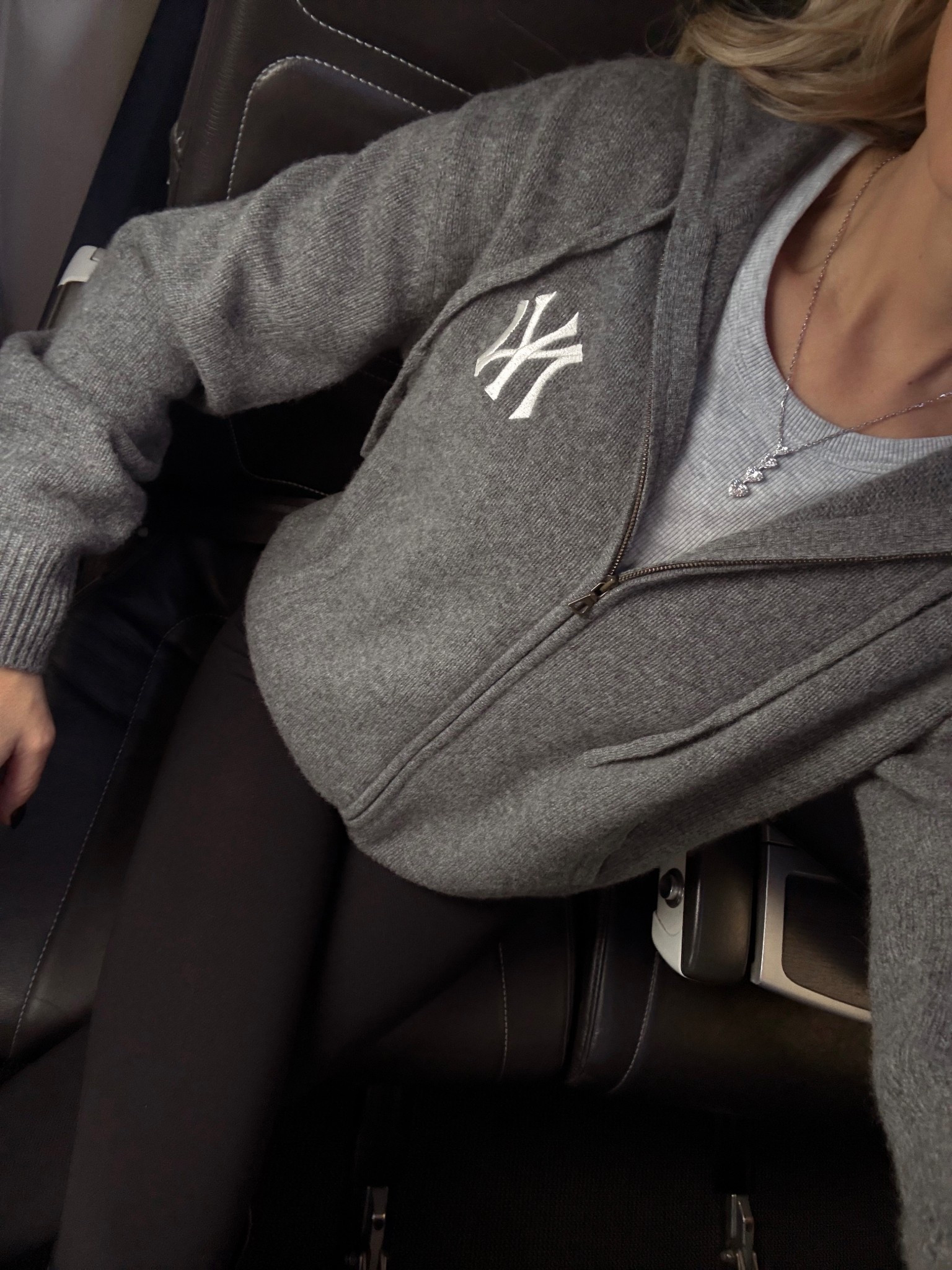 Cashmere hoodie sporty & rich 