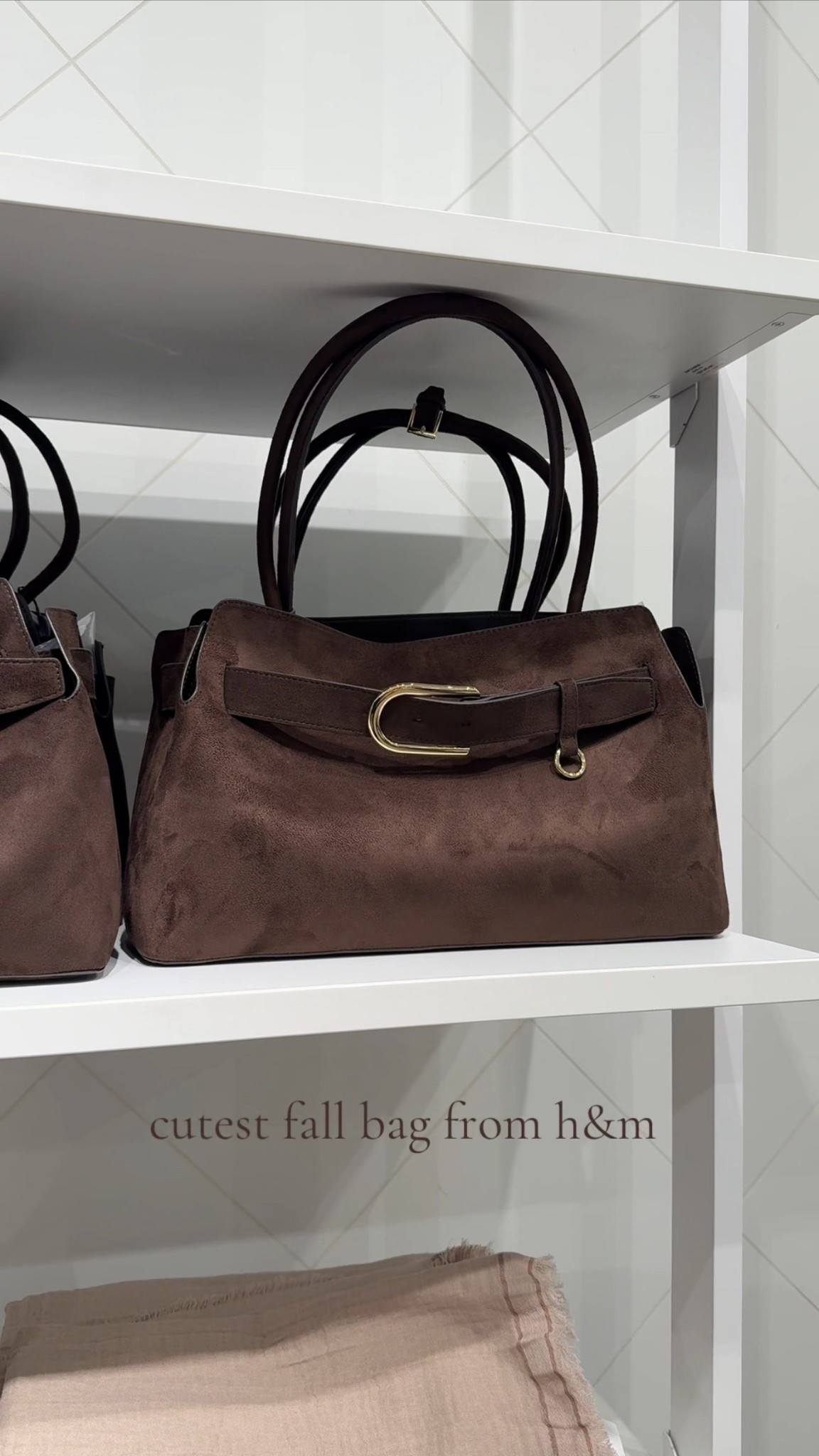 cutest find at H&M! Loving suede bags for fall ☕️👜✨🧸

#LTKItBag #LTKStyleTip #LTKFindsUnder50