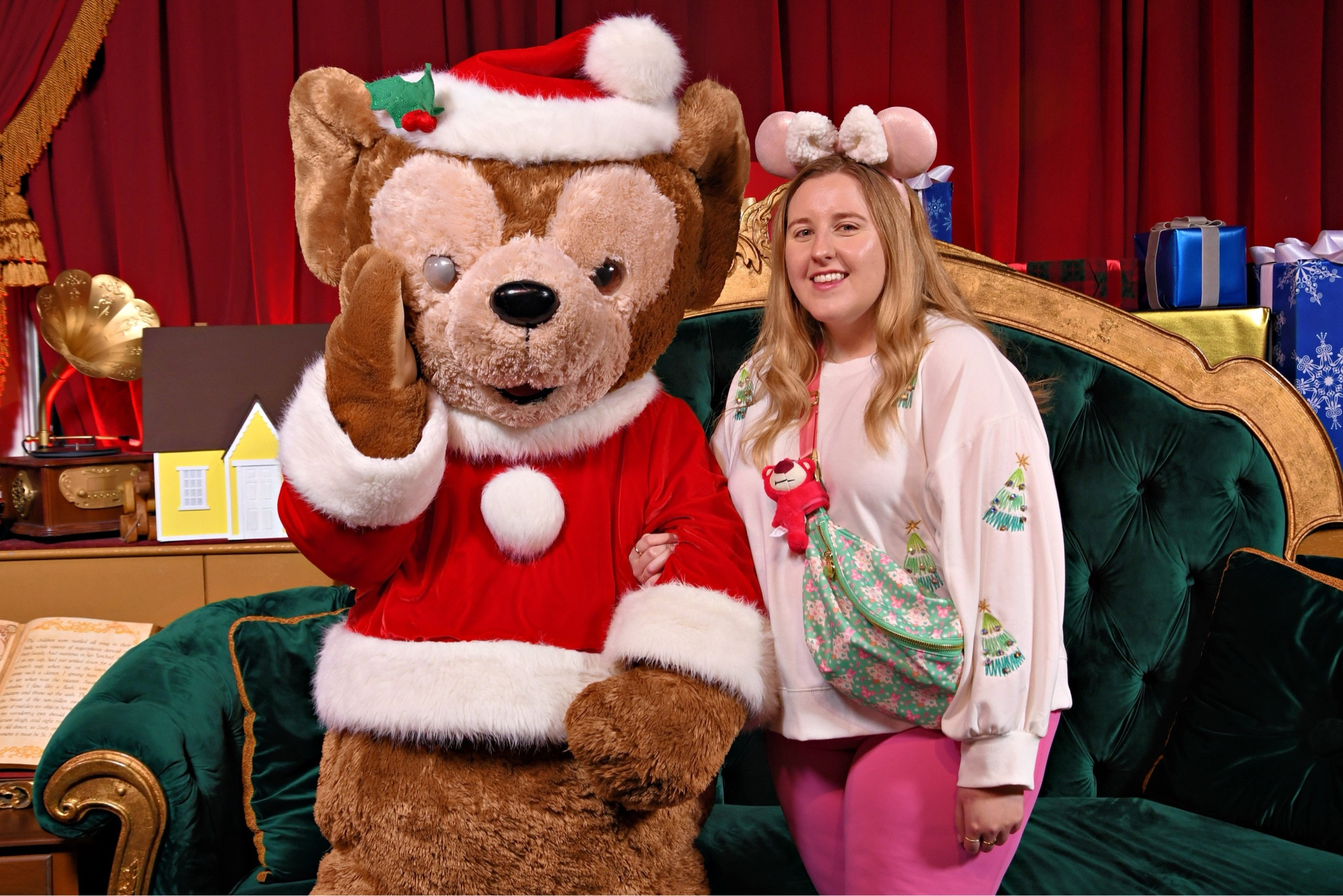 pink disney christmas 🩷🎄

#LTKTravel #LTKSeasonal #LTKHoliday