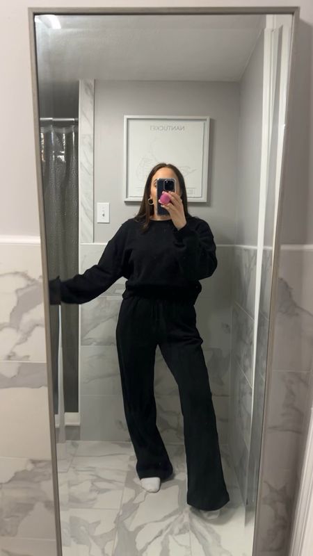 Obsessed with these wide leg sweatpants even though they are a little long. I am only 5’3 so should have gotten the petites but with platform sneakers they are fine! Size down though, run big 