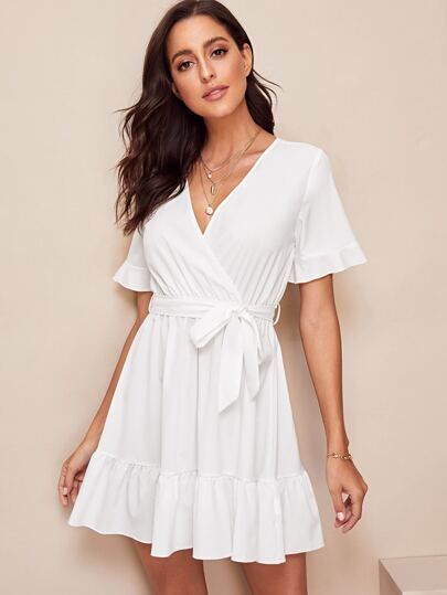 https://m.shein.com/fr/Surplice-Wrap-Belted-Ruffle-Hem-Dress-p-676053-cat-1727.html | SHEIN