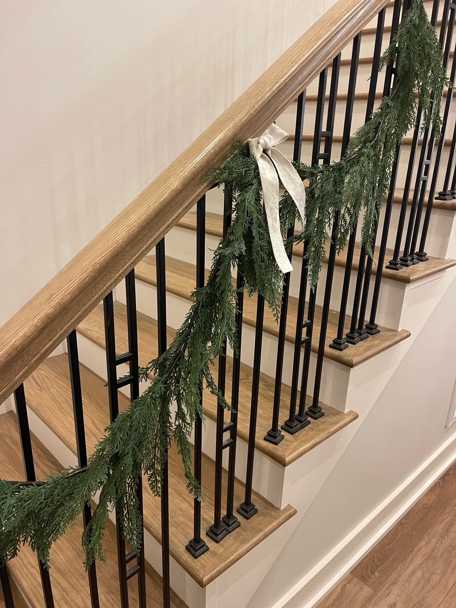 Christmas Cedar Garland 

Beautiful Cedar Garland, Christmas decor, Christmas Garland, Cedar Decor, Holiday Decor, Staircase 

#LTKSaleAlert #LTKHoliday #LTKSeasonal