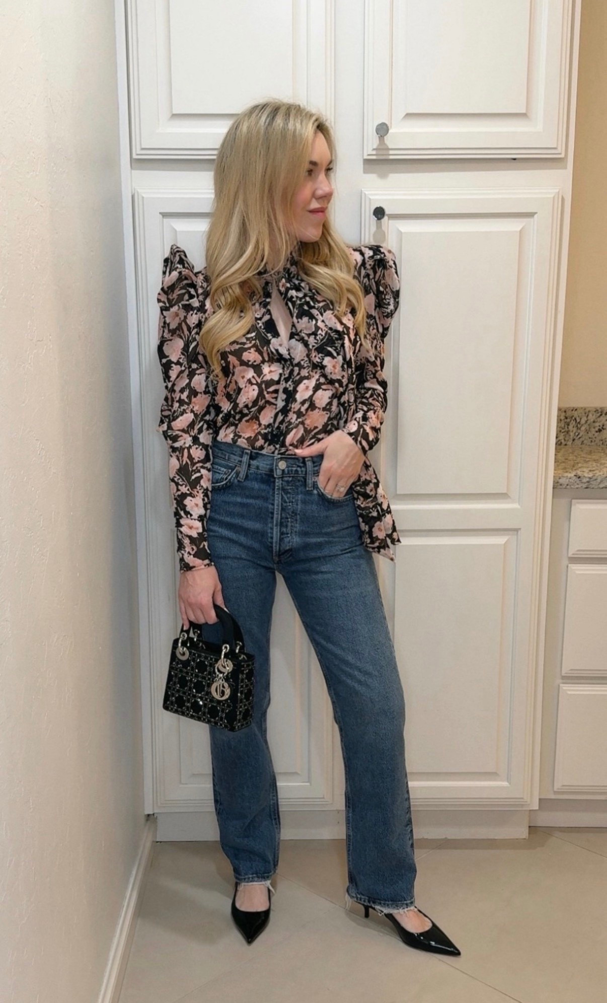 Floral top
Agolde jeans 
Dior Lady bag
Gucci kitten heels 
Date Night Outfit 


#LTKStyleTip #LTKItBag #LTKShoeCrush