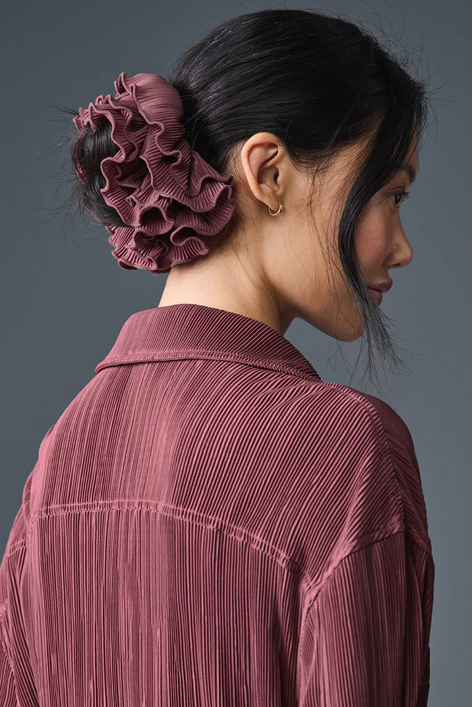 Micro Plisse Oversize Scrunchie - Burgundy Truffle | Alo Yoga (US)