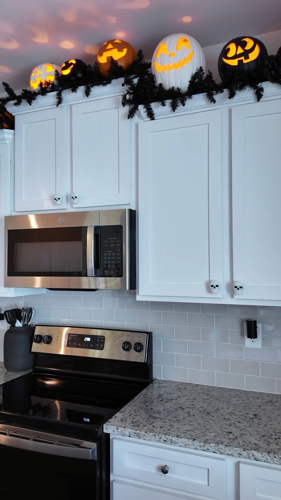 GLOW-IN-THE-DARK SKELETON CABINET KNOB COVERS 💀
These spooky little skeletons slip right onto your cabinet knobs, dressers, or drawers and actually glow in the dark! Such an easy way to turn any room into a haunted house 👻✨

#halloween #halloweendecor #100diystodiefor #fall #falldecor 

#LTKSeasonal