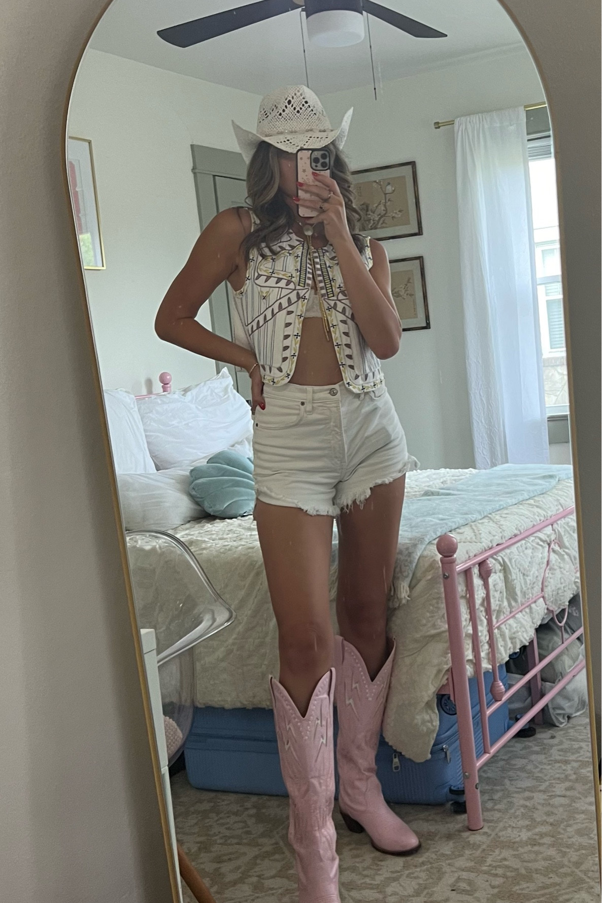 Country concert outfit// western wear// cowgirl boots// bol// cowgirl hat// stagecoach// 

#LTKVideo #LTKsalealert #LTKFestival