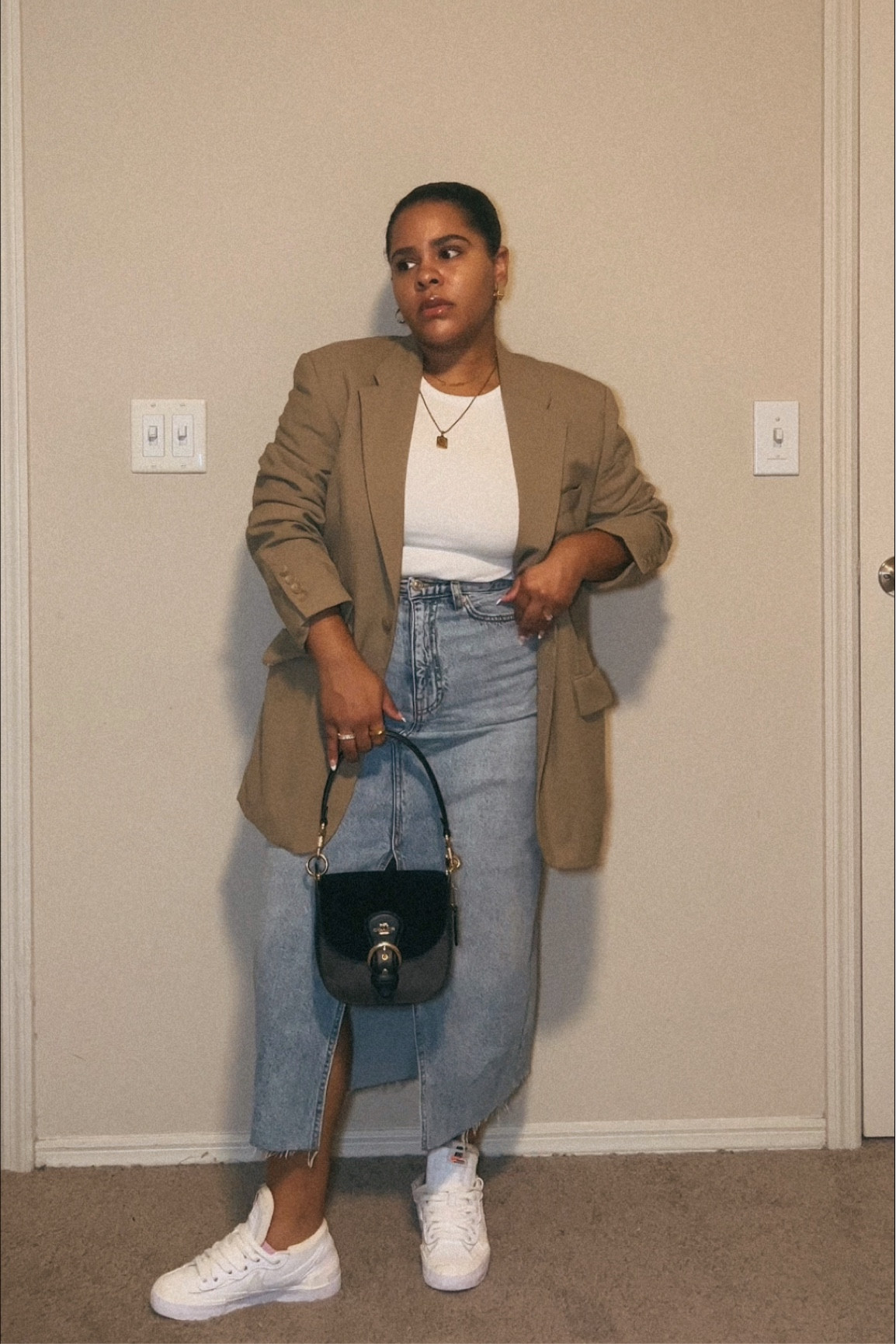 Casual denim maxi skirt outfit