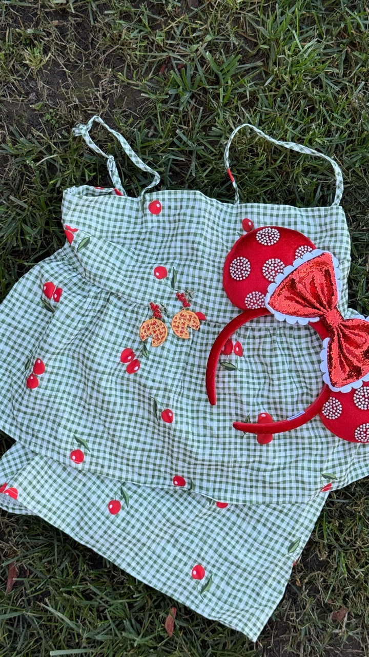 My outfit and I 🍒

Happy Friday and first day of spring! 

Two piece set @wdirara_us gifted
Ears, earrings, necklace @superfanbybaublebar 

#disney #disneystyle #disneyland #disneyoutfit #springbreak

#LTKgrwm #LTKdayinmylife #LTKootd