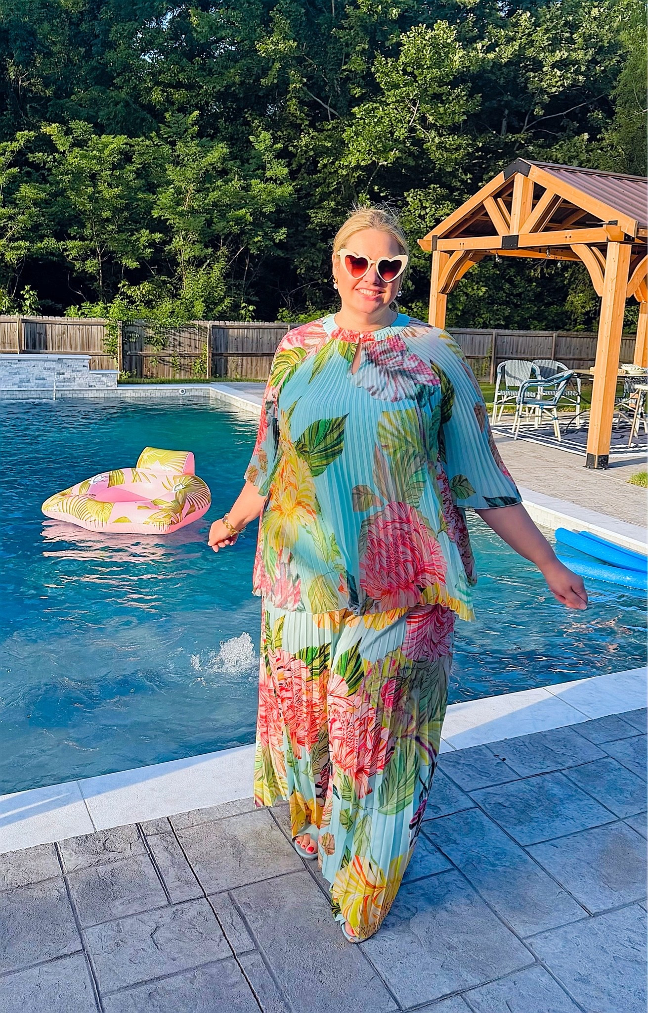 Oh hey, just hanging out in the summer set of my dreams

#LTKPlusSize #LTKdayinmylife #LTKOver40