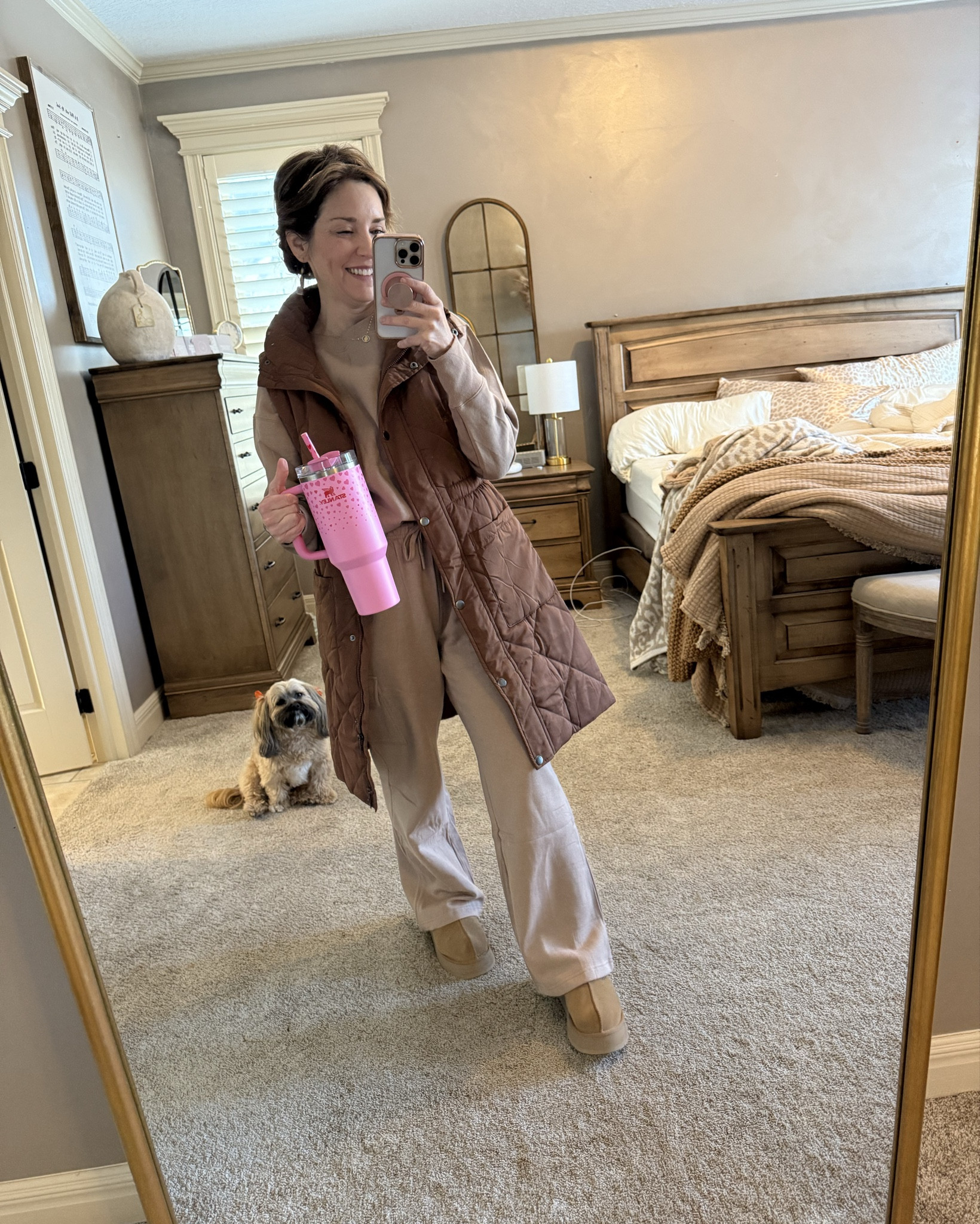Who says a sweatsuit can’t be super cute and trendy?  Why sacrifice style when you wanna be comfy!! 

Perfect Crazy Busy Mama look with Valentine’s Day Stanley in hand!! 💗❤️💗

