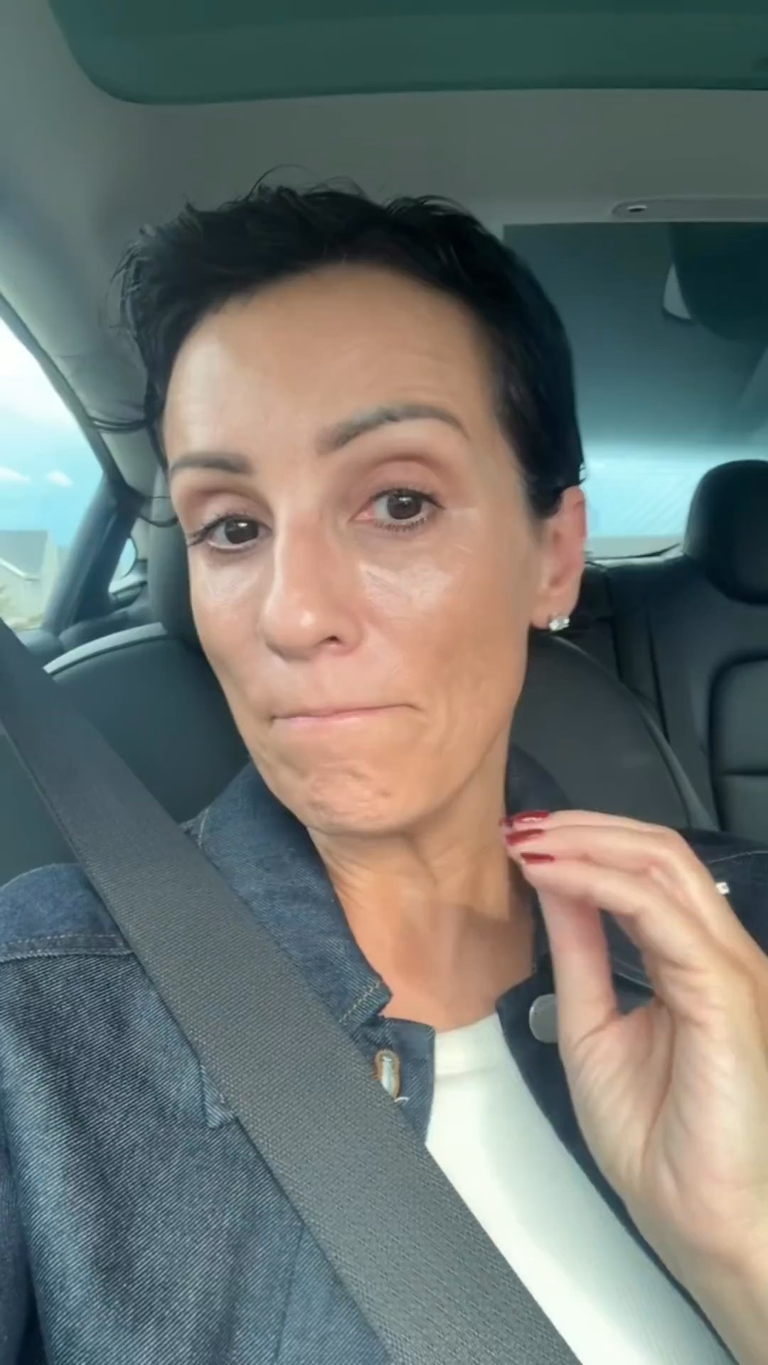 At 51, I’ve stopped chasing perfect skin and started focusing on THIS instead! Hydration makes such a difference in how my skin looks and feels. I love using @TrueBotanicals Pure Radiance Oil as the final step in my routine. Just a few drops help seal in moisture and give my skin that healthy, luminous glow. Sometimes the simplest beauty habits make the biggest difference!

mature skin, skincare over 50, True Botanicals, Pure Radiance Oil, face oil, hydrating skincare, glowing skin, mature skincare routine, dry skin care, luminous skin, beauty over 50, stylewitheugenia