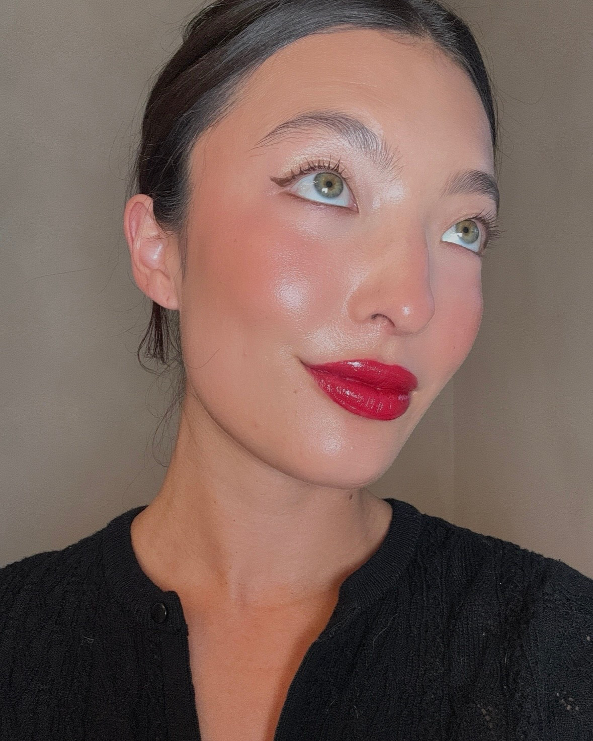 #AD 5 minute holiday party glam @maybelline 

@targetstyle @target  #MaybellinePartner #TargetPartner #Target #holidaymakeup #holidayparty 
