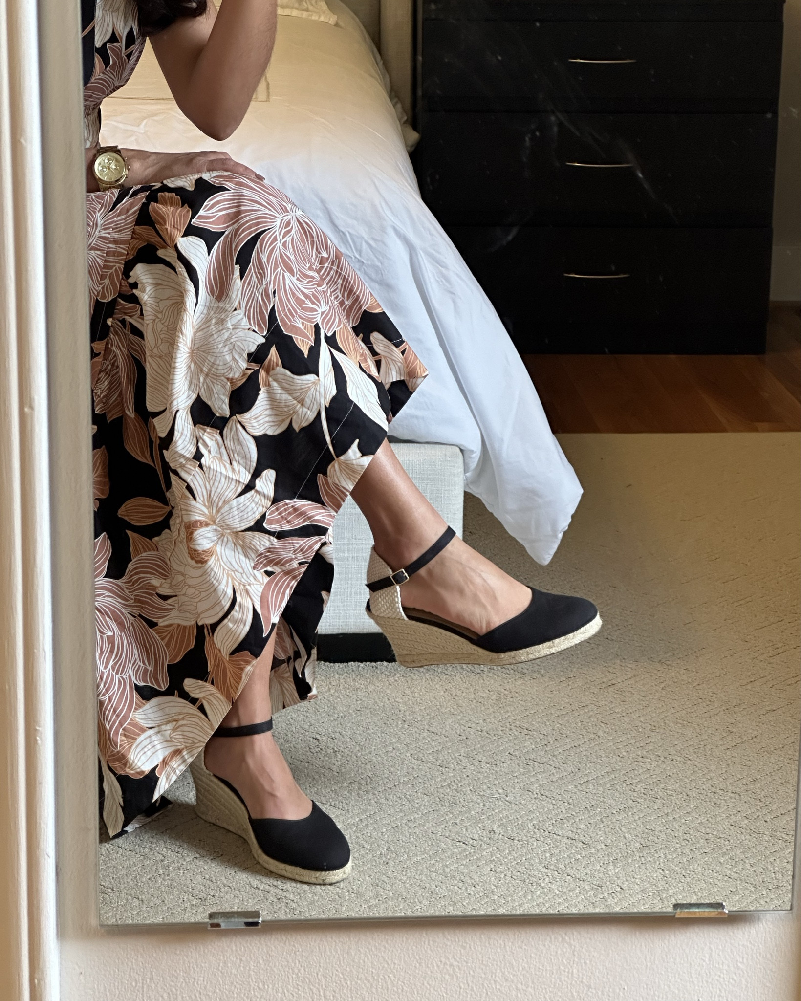 I am seeing this style of dress everywhere. It is just the most flattering dress. I couldn’t link this exact one but I found very similar options 😉

#LTKstyletip #LTKover40 #LTKSeasonal