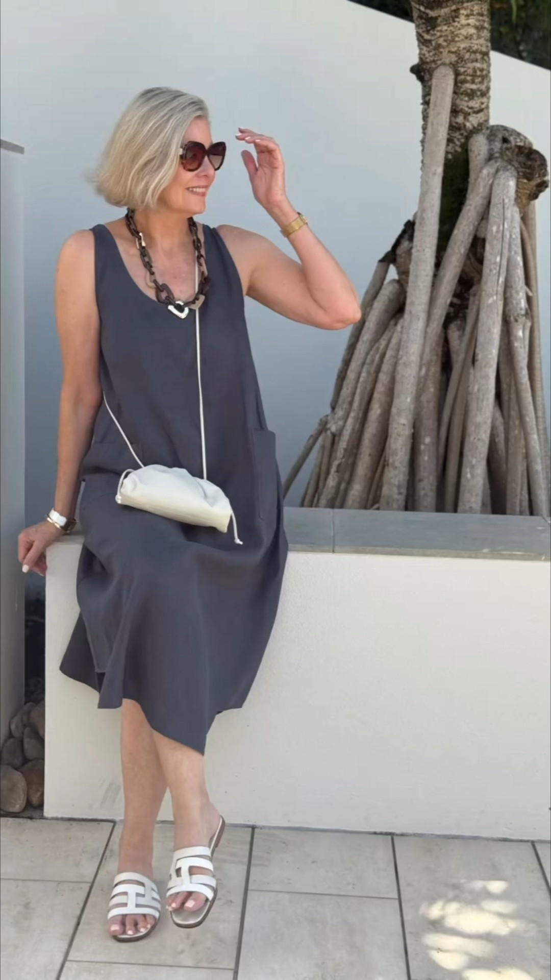 LINEN - A SUMMER NECESSITY! 🌺
Easy to wear, cool and comfy, this is what I look for in a Summer dress. 
Add a chunky necklaces, a pair of cream slides and a cream bag and you are good to go. 

Linda 175cms wears Size M.


#LTKover50style #LTKsummer #LTKaustralia